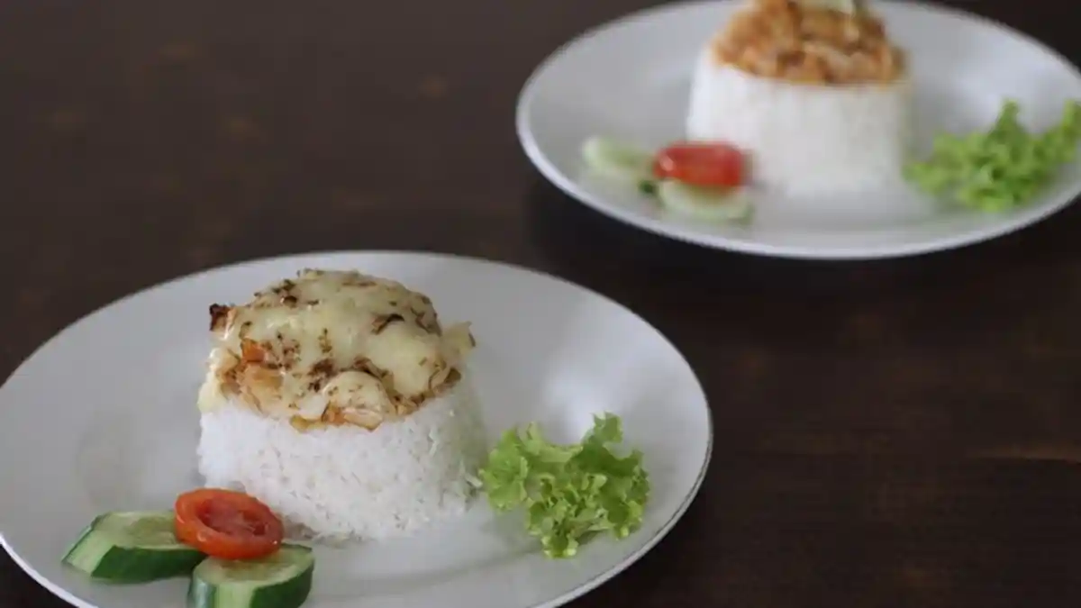 Daging Ayam Geprek di Rumah Makan Ini Dilelehi Keju Mozarella