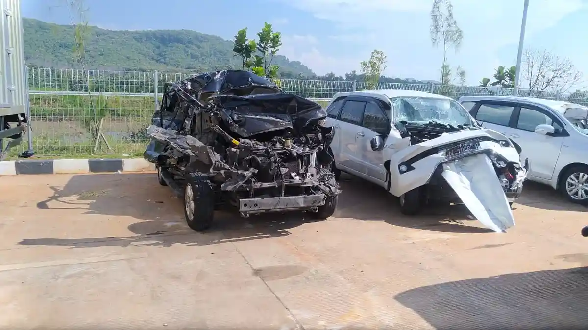 Inilah Nama-nama Korban Tewas dan Luka dalam Kecelakaan di Tol Kendal Hari Ini