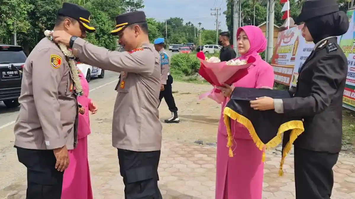 Upacara Pedang Pora Sambut AKBP Dodon Priyambodo Sebagai Kapolres Baru Pidie Jaya