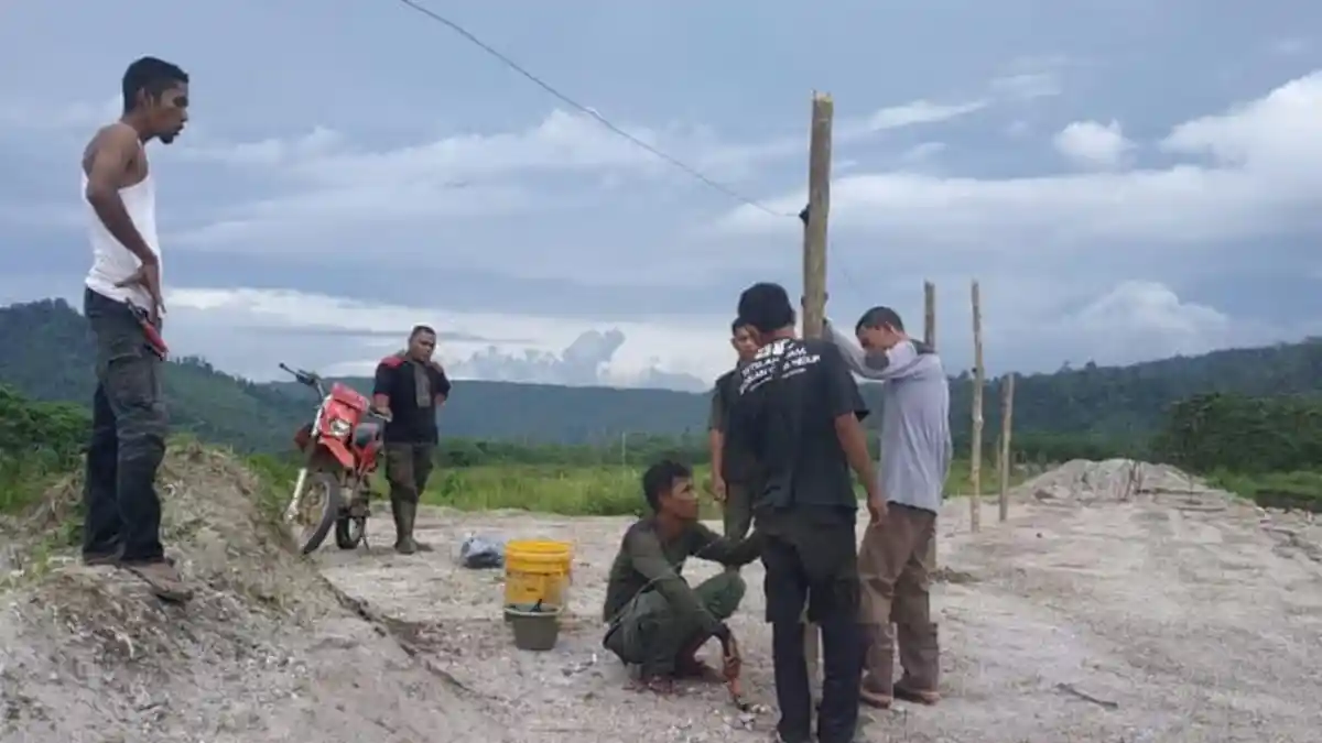 Lintasan Gajah Liar di Pintu Rime Gayo Mulai Dipasang Kawat Kejut Sepanjang 10 Km