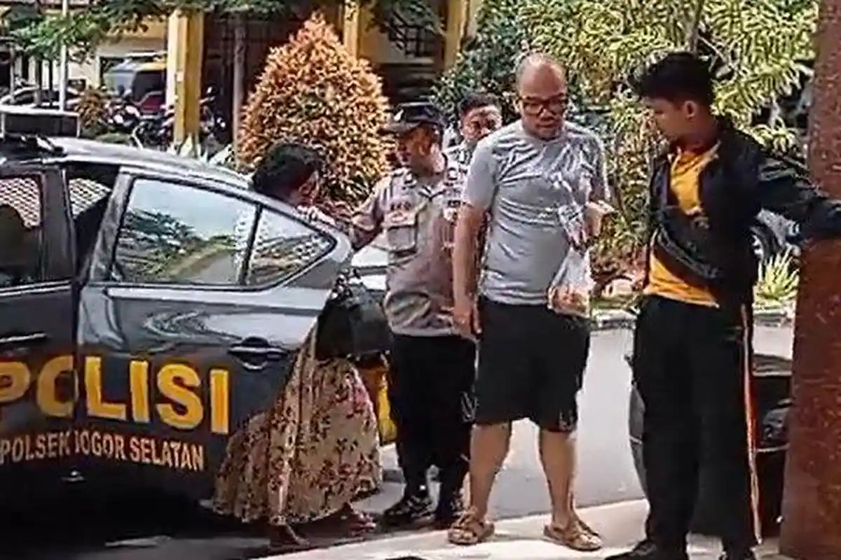 Gelagat Anak Majikan usai diduga Bunuh Satpam Rumah Mewah di Bogor, Tenteng Gorengan, Tak Diborgol