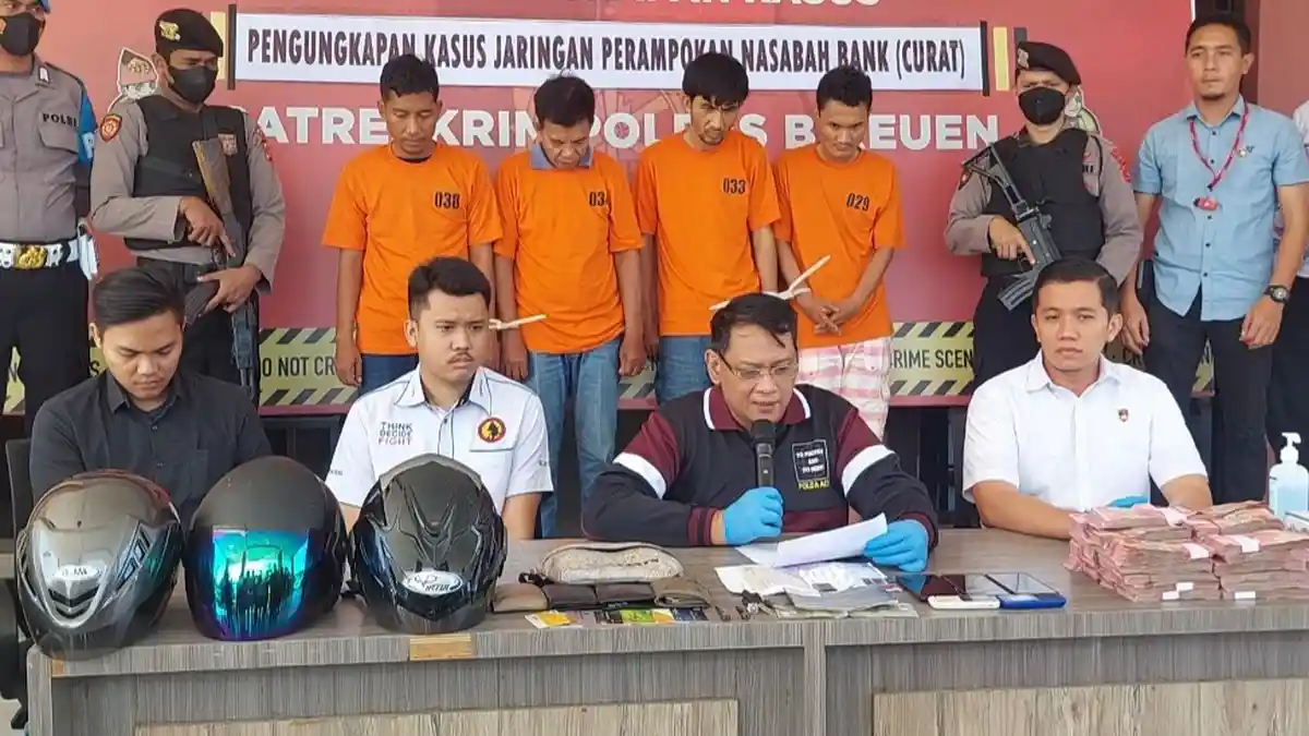 Polres Bireuen Buru Tersangka Lain Kasus Perampokan Uang Dayah MUDI - empat-tersangka-pelaku-perampokan-uang-operasional-dayah-mudi-samalanga.jpg