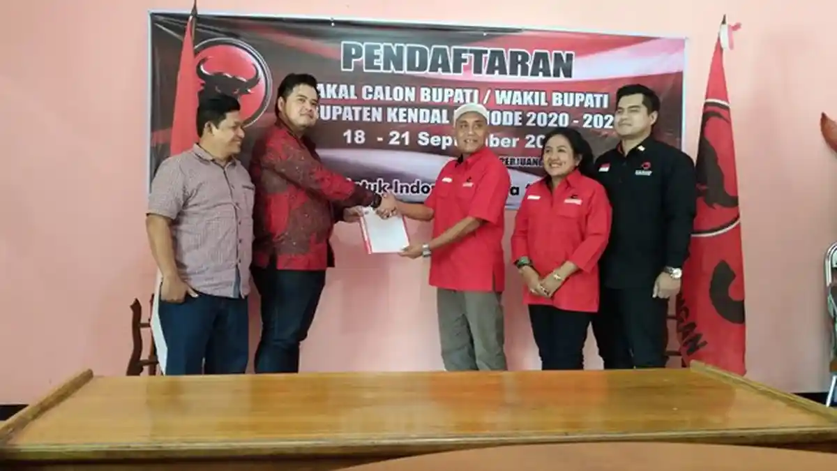 Anak Mantan Bupati Ambil Formulir Bakal Cabup Kendal di PDIP, Bersaing dengan Pengurus Banser
