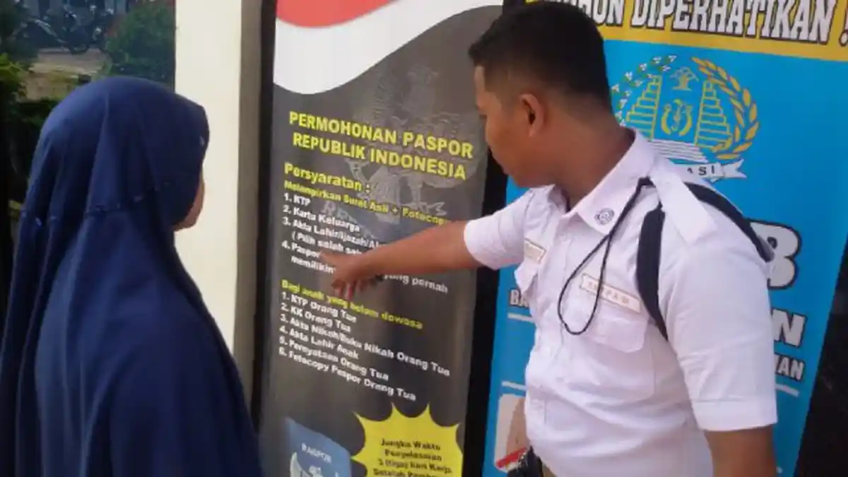 Pemohon Paspor di Palembang Masih Kebingungan