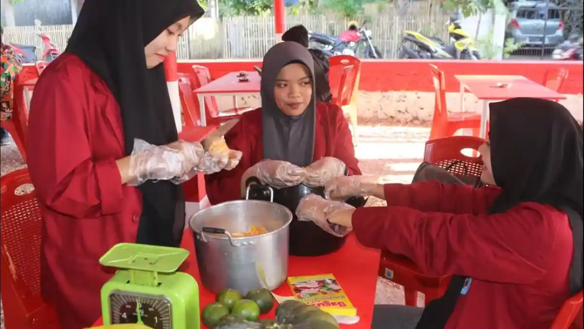 Dosen Politani Pangkep dan Unitama Terapkan Program PIPK Agrowisata Jeruk Keprok di Selayar - PIPK-Jeruk-Keprok-di-Selayar-oleh-tim-dosen-dari-Politani-Pangkep-2.jpg