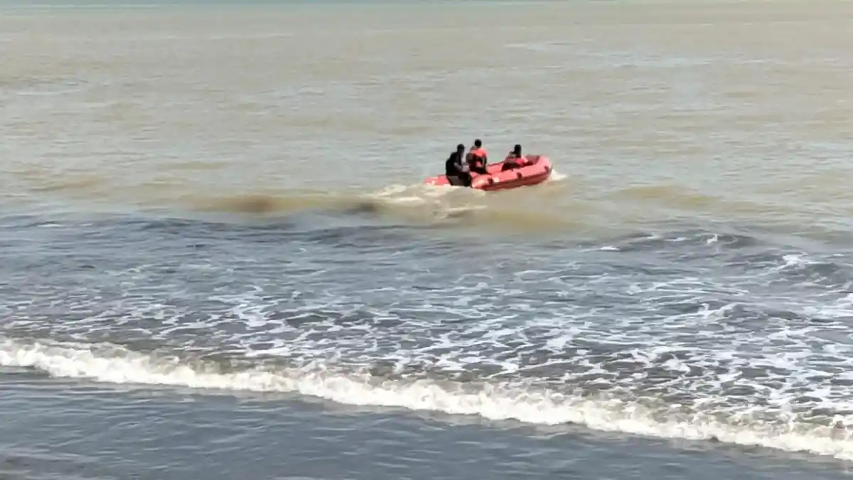 Breaking News 2 Bocah Tenggelam di Pantai Ujung Karang Padang Belakang Kampus Bung Hatta