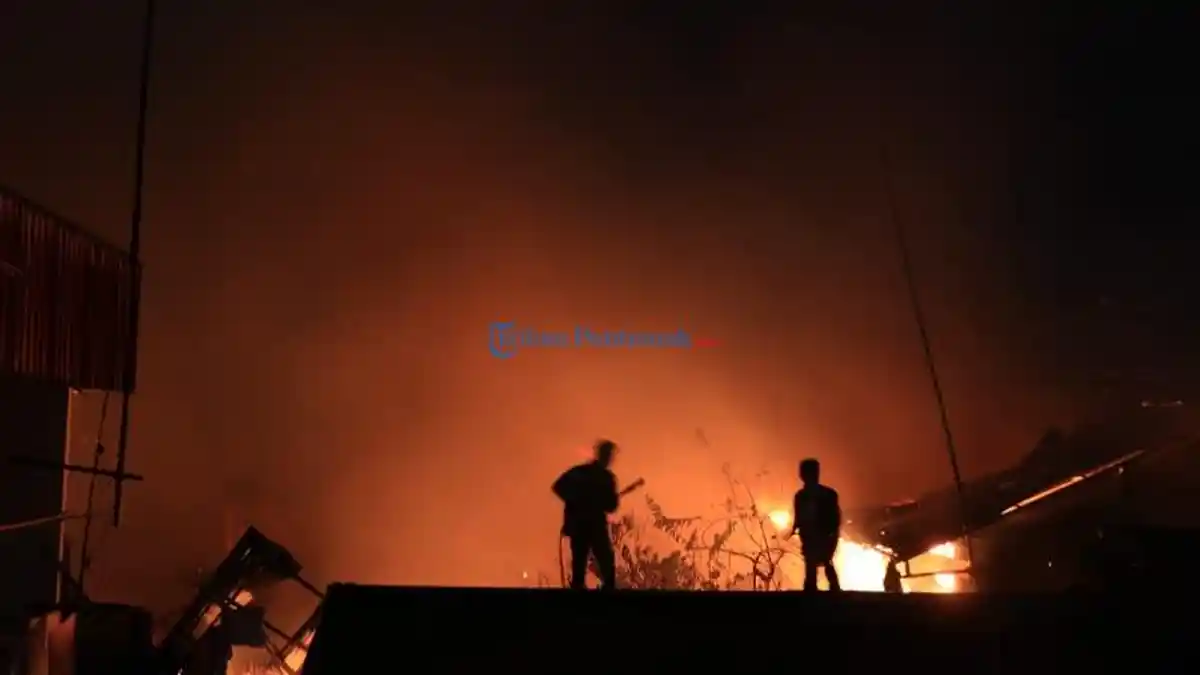 FOTO: Kebakaran Rumah Warga di Jalan Tanjungpura Pontianak - kebakaran-tanjungpura04.jpg
