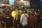 Suasana-saat-evakuasi-korban-kecelakaan-896.jpg