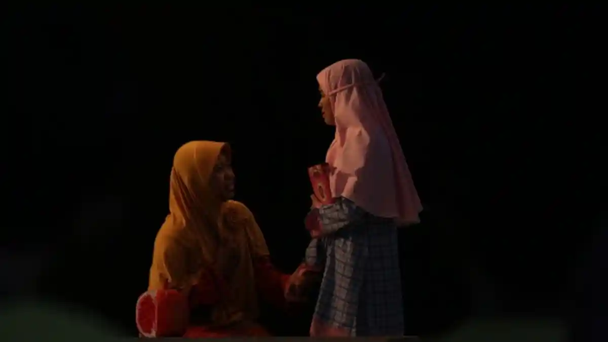 Begini Kalau Delima Separo di Panggung
