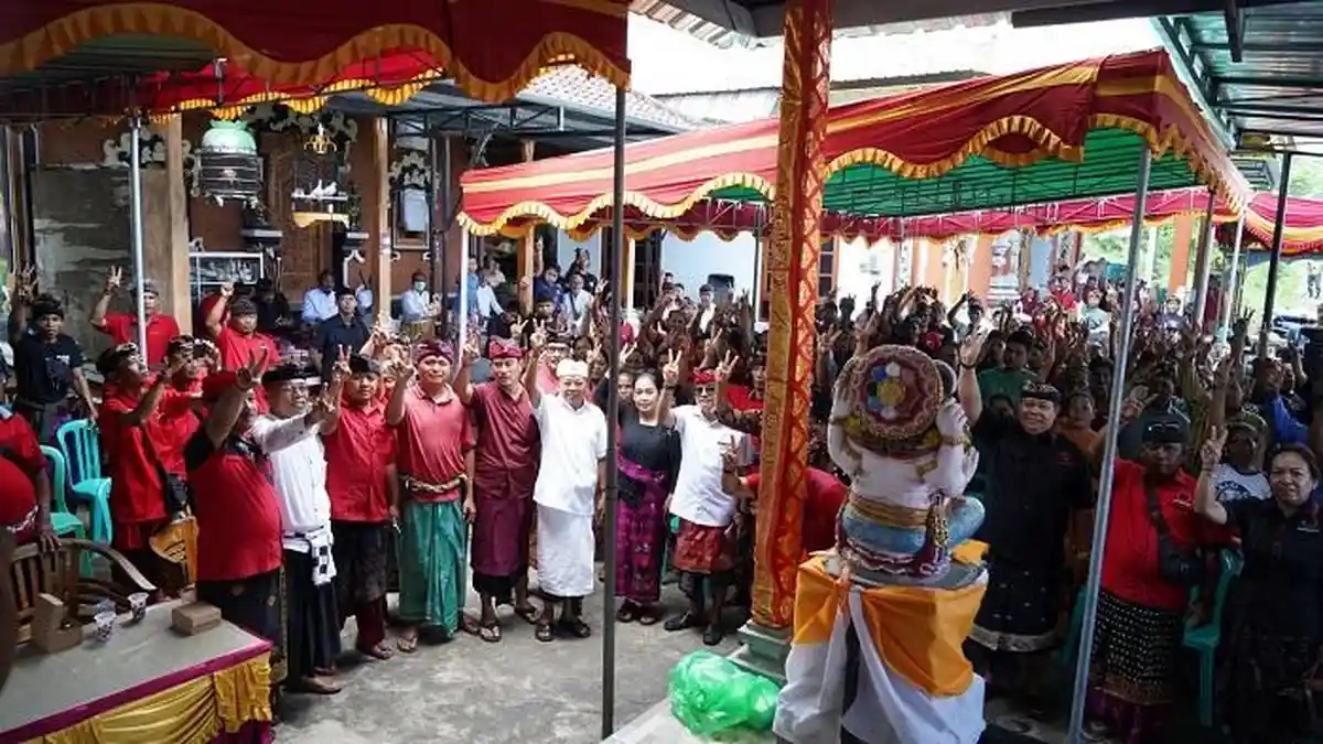 Krama Desa Sambangan: Di Hati Kami Hanya Ada Paslon Nomor 2 Koster-Giri