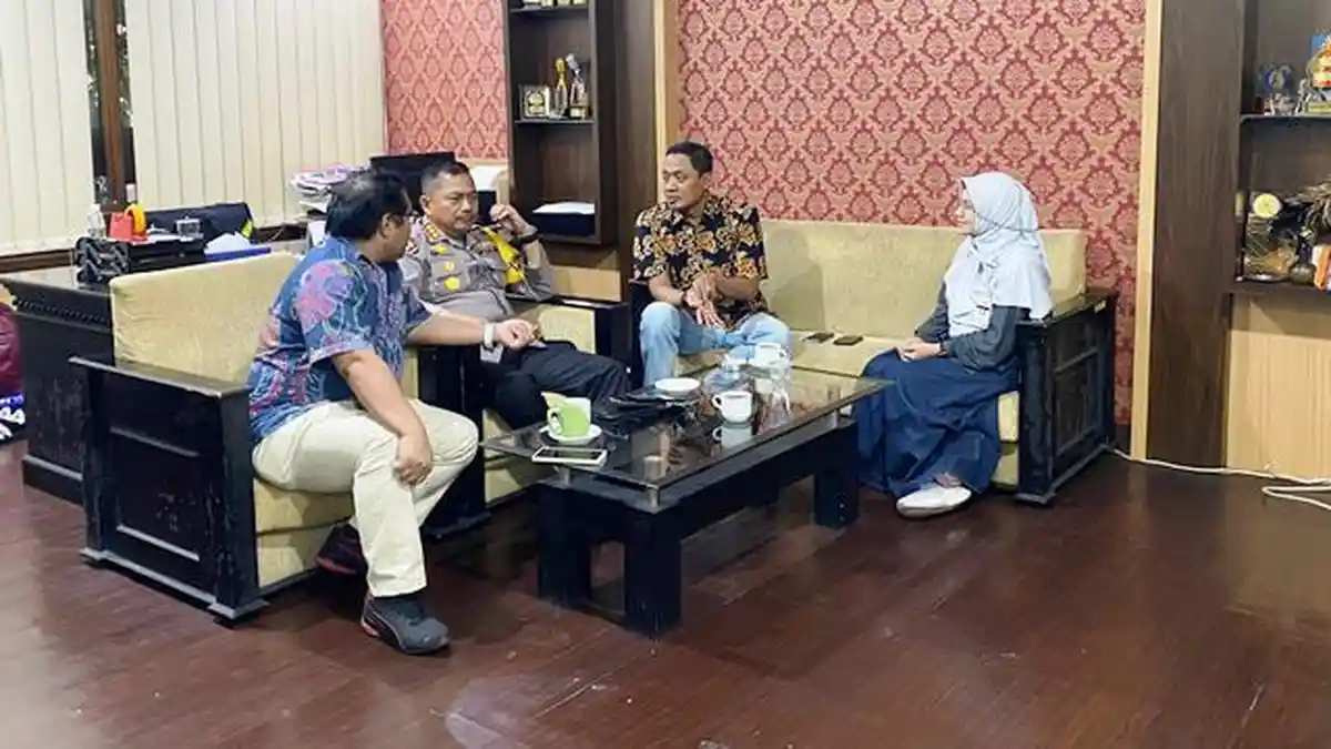 Silaturahmi Ke KPID Jateng, Humas Polda Jateng Bahas Rencana Kerja Sama 