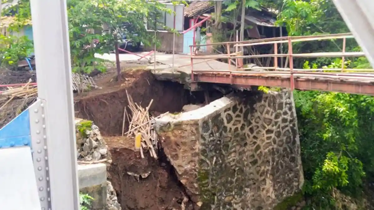 Jembatan Sesek di Weleri Akhirnya Putus, Ali Target Perbaikan Mulai Pekan Depan