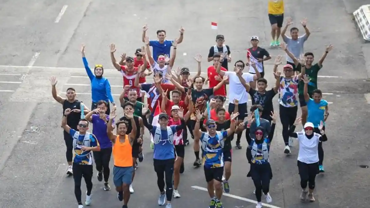 Ratusan Warga Meriahkan Fun Run Dalam Rangka Hari Jadi Jawa Tengah ke 80