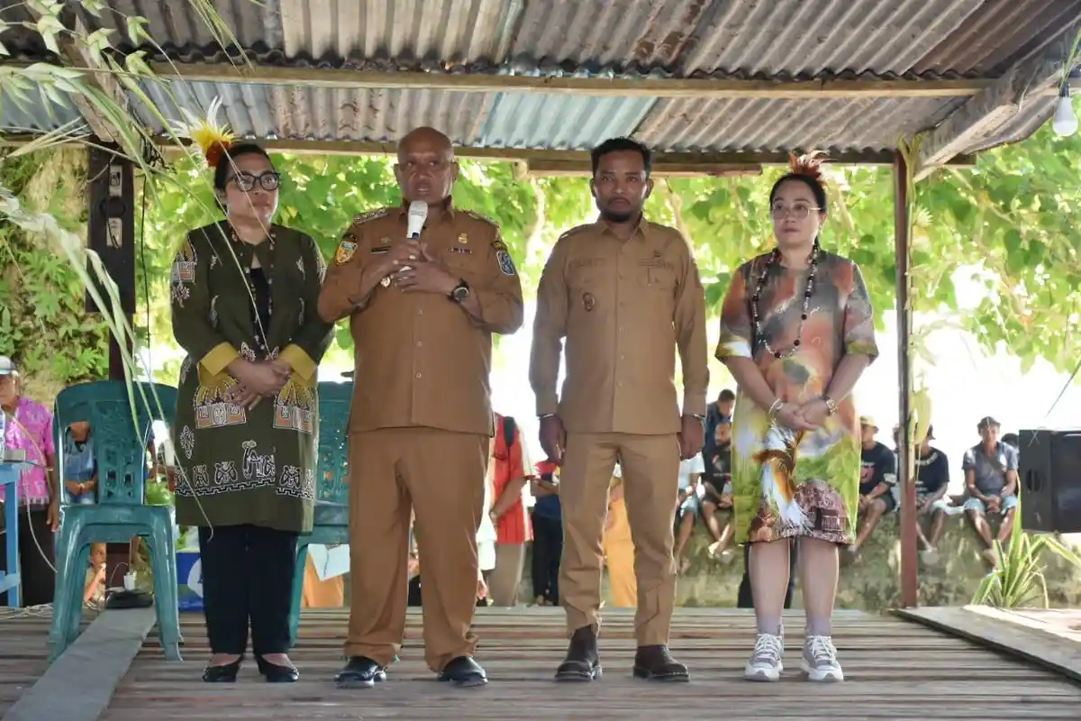 Tidak Lama Setelah Dilantik, Bupati Markus dan Wabup Jimmy Langsung Kunjungi Masyarakat Pulau Numfor