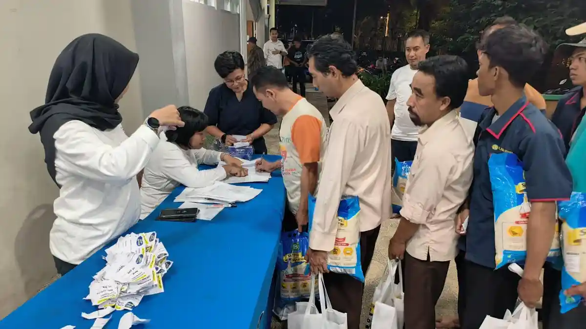 Berbagi Berkah Ramadan, Keluarga Alumni Universitas Pancasila Bagikan Paket Sembako Jelang Lebaran