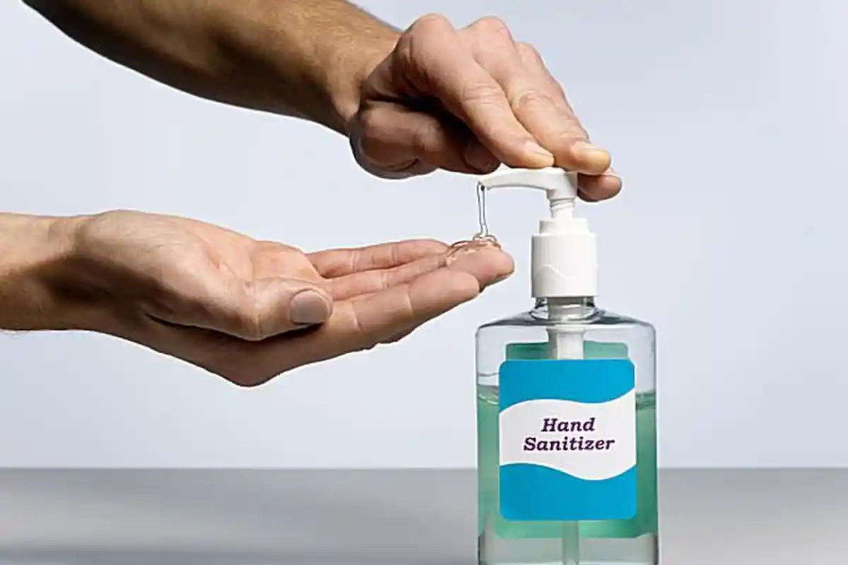 Tak Sepenuhnya Membersihkan, Menggunakan Hand Sanitizer Terlalu Sering Bisa Timbulkan Efek Bahaya