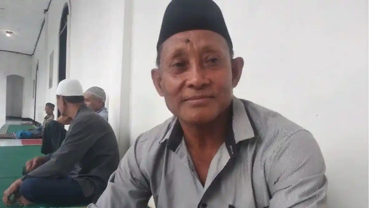 Kisah Hamzah, Marbut di Masjid Sultan Bima Sudah 8 Tahun, Tak Digaji Tapi Dapat Hak Kelola Sawah