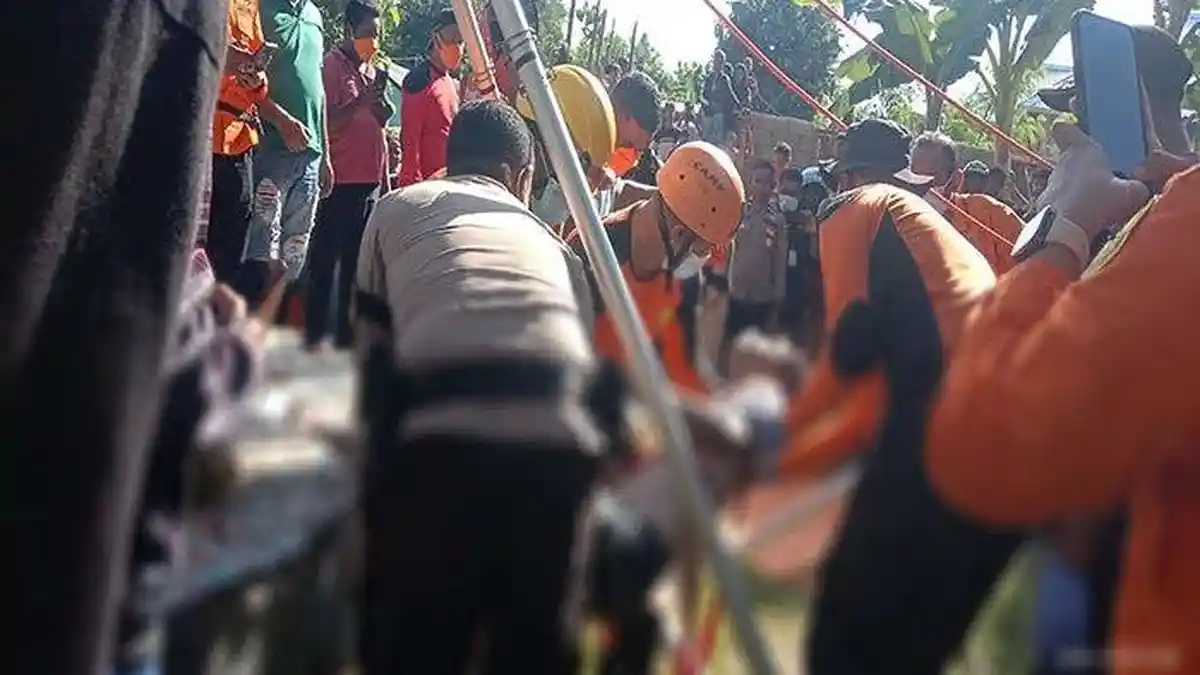 Nekat Evakuasi Ayam Kesayangan, Pria di NTT Ini Terjatuh ke Dalam Sumur