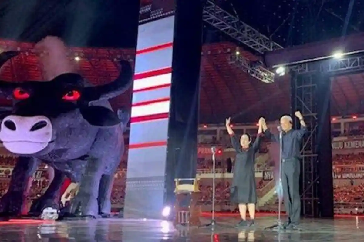 PDIP Apel Siaga Pemenangan Pemilu 2024 di Semarang: Ganjar Pamerkan Keberhasilan Jokowi