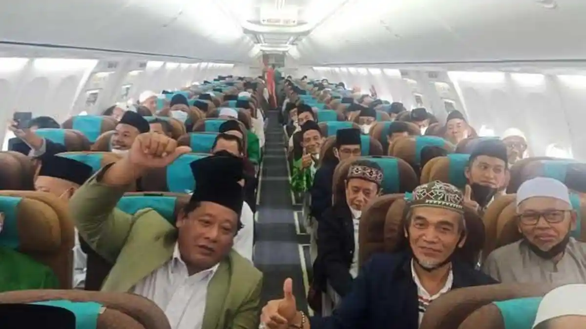 Sewa Pesawat Khusus, Rombongan PWNU Jatim Berangkat ke Muktamar NU di Lampung