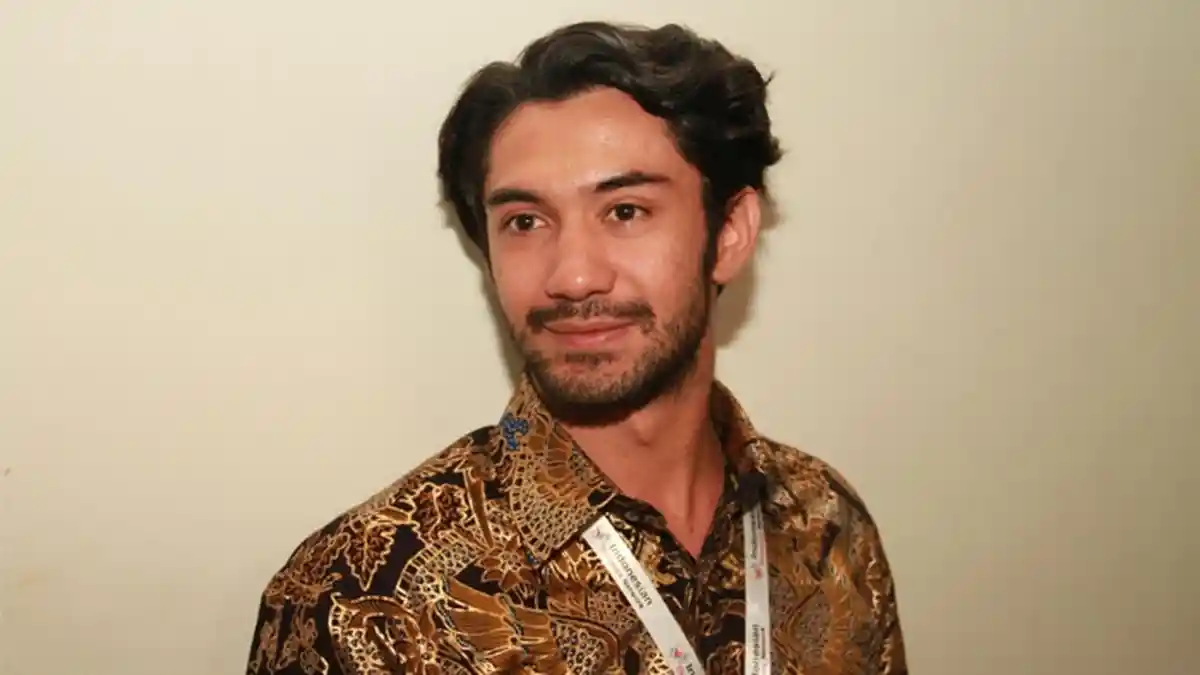Pakai Celana Kemayu, Netter Ramai-ramai Doakan Reza Rahadian Segera Sadar, Kencengin Bautnya!