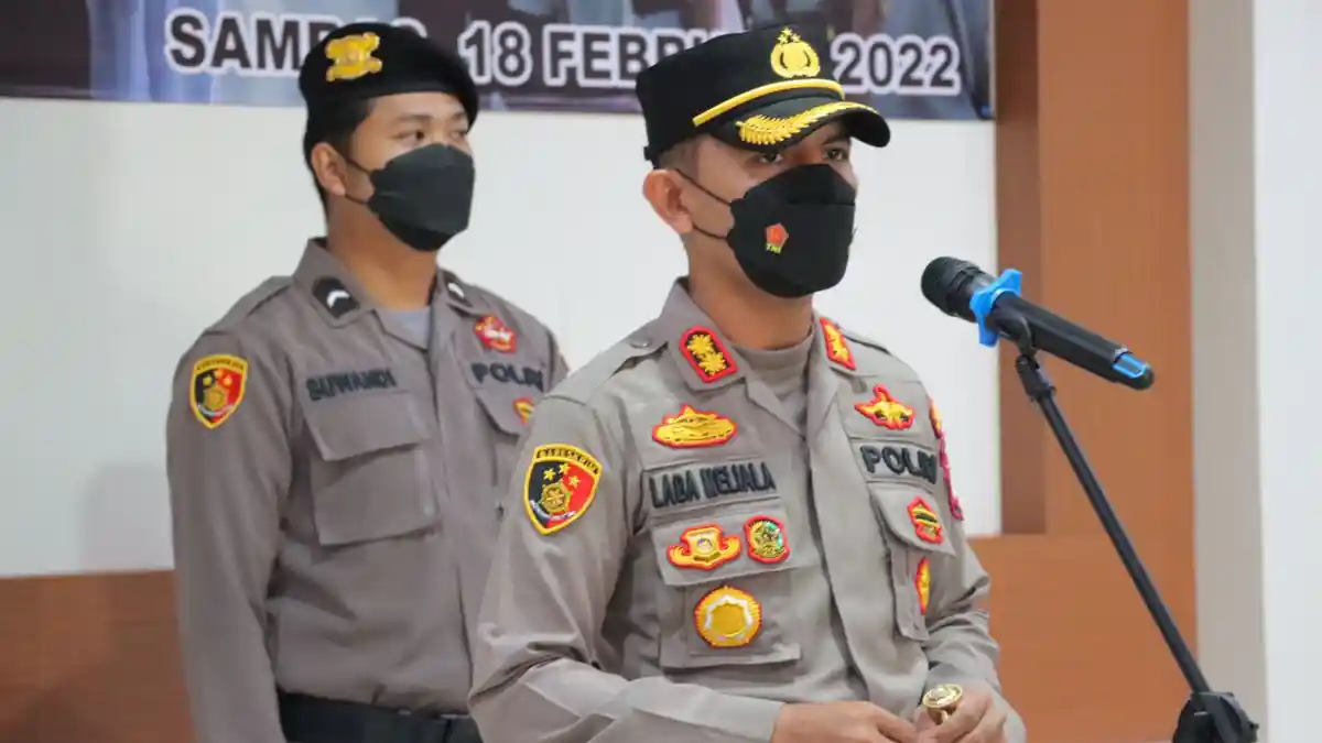 Kapolres Sambas AKBP Laba Meliala Pimpin Sertijab Kabagren dan Kasat Lantas