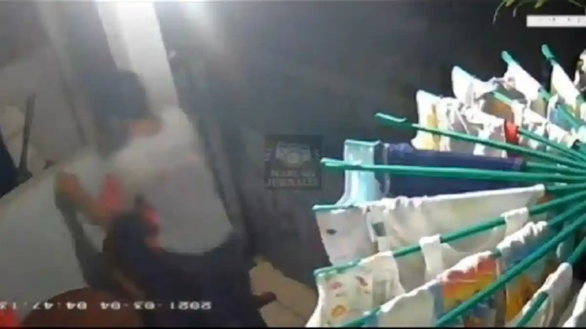 Aduh Malunya, Pemuda Curi Dalaman Mama Muda Tetangganya Terekam CCTV, Ini Reaksi Korban