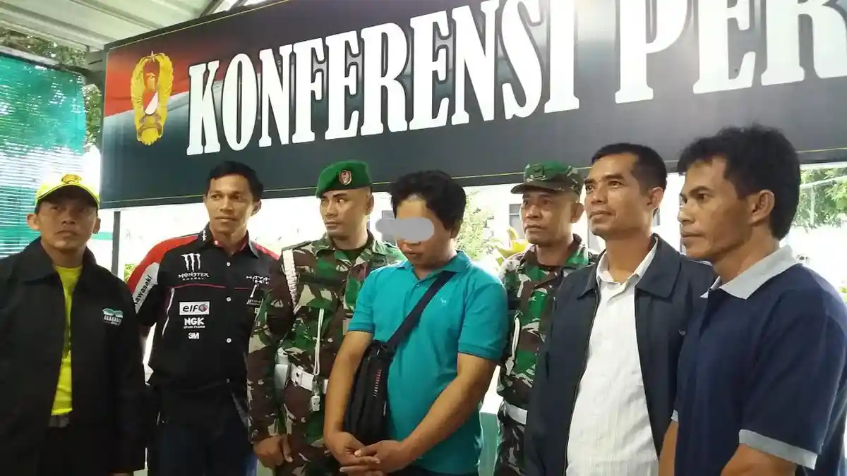 VIDEO: Digiring ke Makodam XIV Hasanuddin, TNI Gadungan Ini Nyaris Kencing Celana
