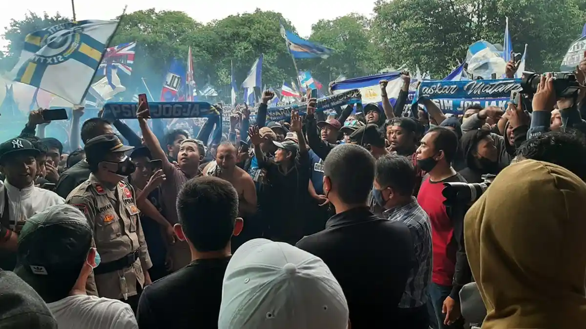 Ribuan Suporter PSIM Sambut Tim, Presiden Brajamusti Minta Maaf pada Warga DIY atas Euforia Suporter