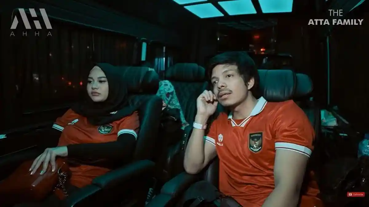 Atta Halilintar Tak Fokus Nonton Pertandingan Sepakbola Imbas HP Aurel Hilang