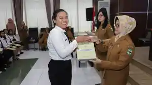 Wali-Kota-Susanti-Dewayani-menyerahkan-sebanyak-371.jpg
