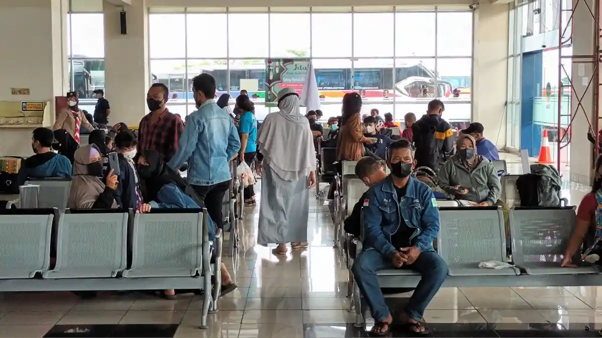 Libur Nataru Usai, Ribuan Penumpang Tiba Terminal Pulogebang