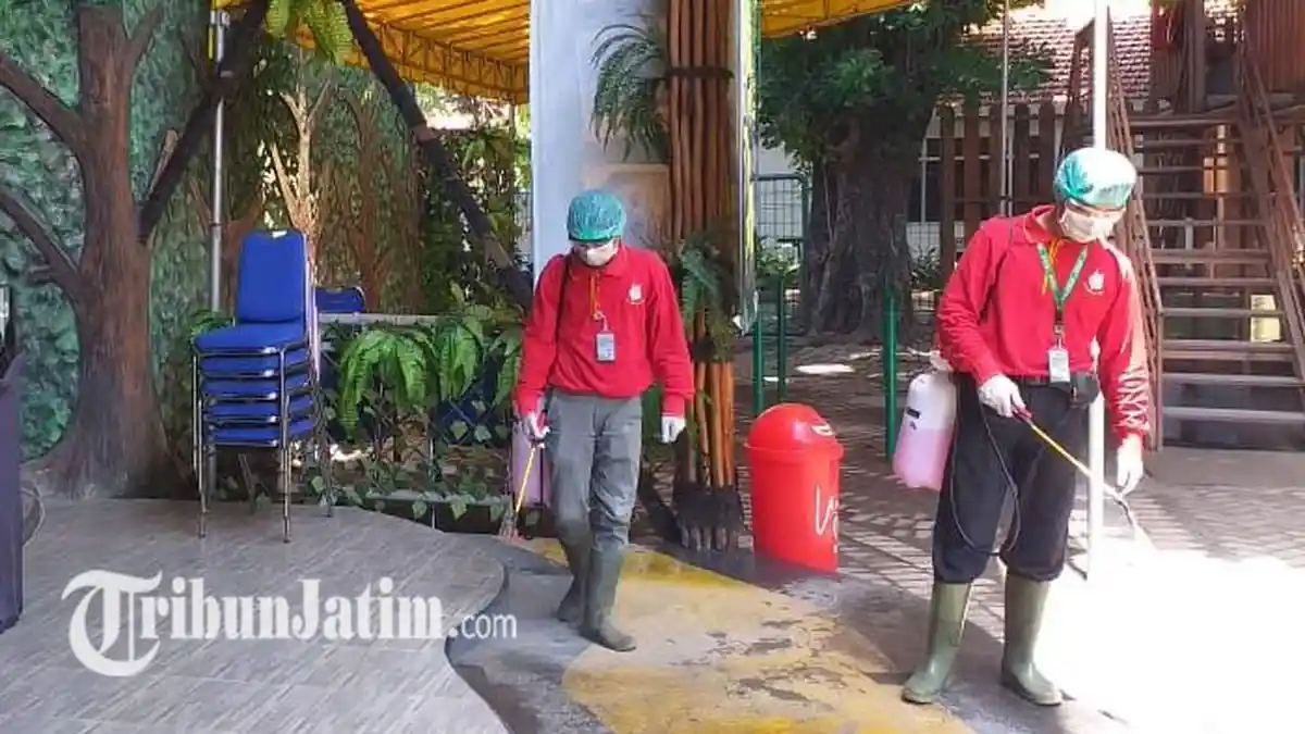 KBS Ditutup 2 Minggu Cegah Penyebaran Virus Corona, Petugas Semprot Disinfektan di Tiap Area