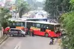 20140217_144957_busway-transjakarta-mogok-daan-mogot-macet.jpg