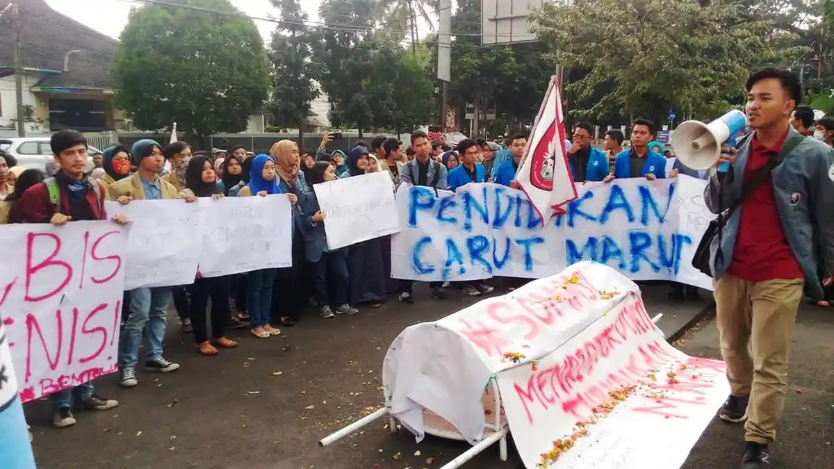 Menristek Dikti Diminta Mundur Jika Tak Bisa Lakukan Ini