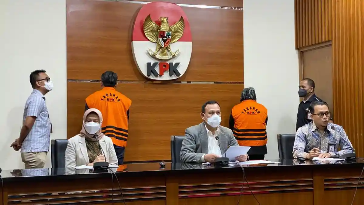 Bupati Bogor Ade Yasin Resmi Pakai Rompi Oranye KPK