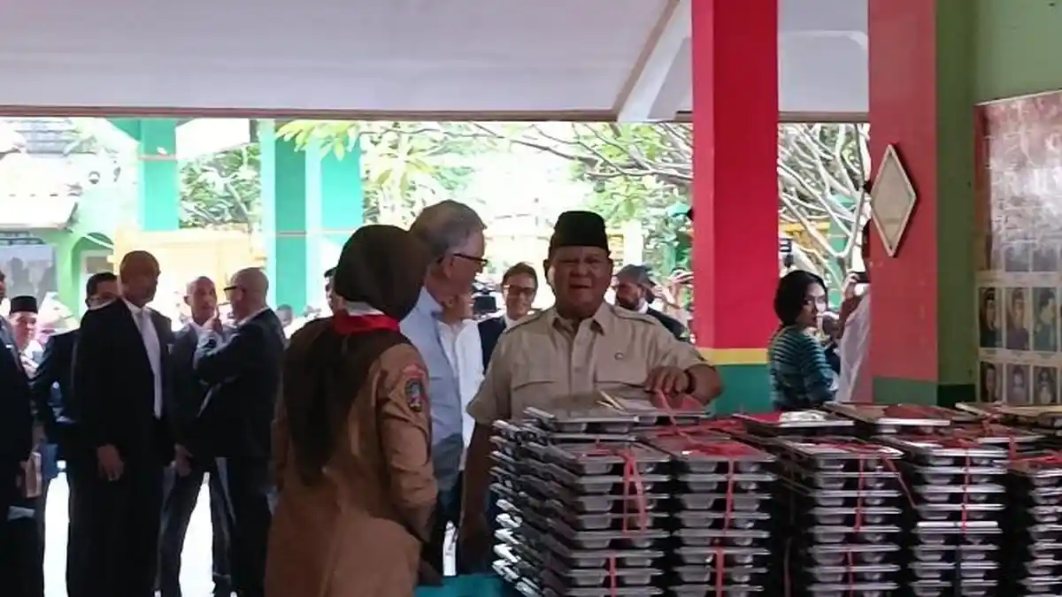 Prabowo dan Bill Gates Tinjau Program MBG di SDN Jati 03, Kepala BGN: Itu Dadakan