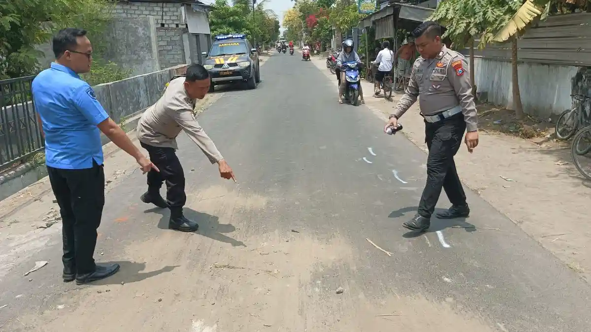 Pelajar 15 Tahun di Jombang Tewas Tertabrak Dump Truck, Diduga Terjatuh saat Menyalip
