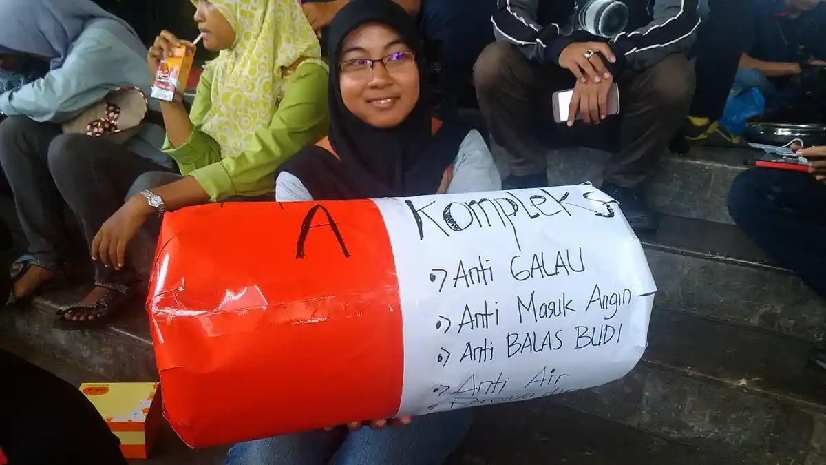 Solidaritas Pelajar Jember Bawakan Jokowi Kapsul Anti Galau