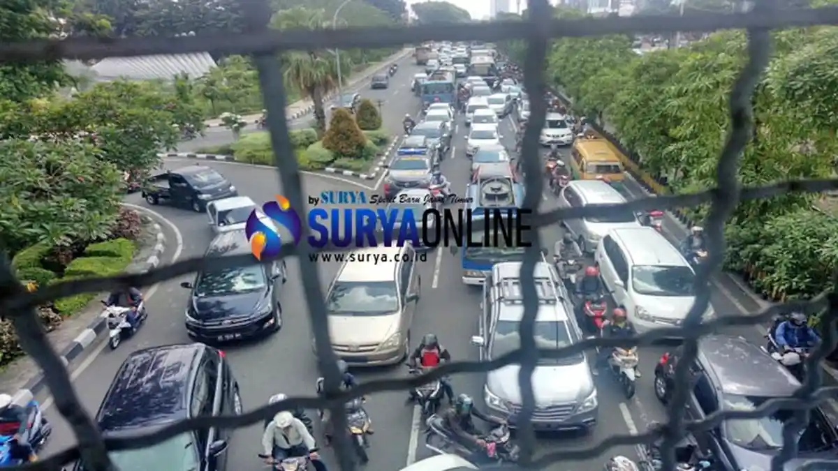 Pengalihan Arus Lalu Lintas di Bundaran Dolog Hari Pertama, Muncul Titik Kemacetan Baru