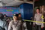 Polisi-pasang-garis-polisi-di-lokasi-perempuan-ditemukan-tergantung-di-kamarnya.jpg