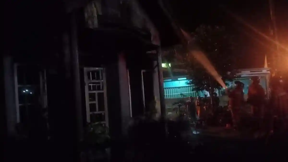 Kebakaran di Air Meles Bawah Rejang Lebong Bengkulu, Rumah dan Motor Rusak Terbakar