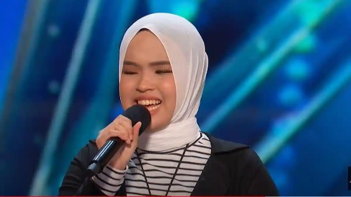 Apa Itu Golden Buzzer AGT yang Diraih Putri Ariani dari Simon Cowell?