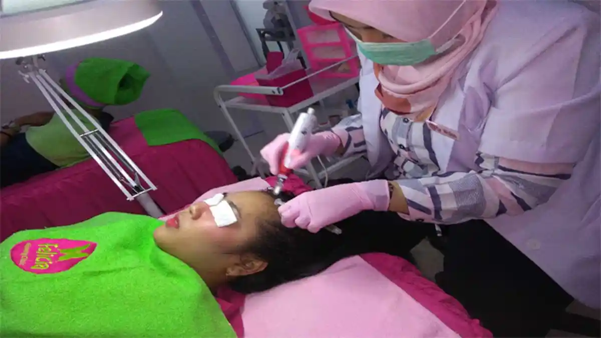 Atasi Rambut Rontok dengan Serum, Tren Kecantikan Menggunakan Plasma Darah