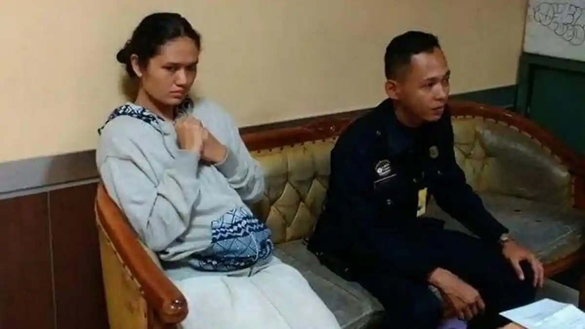Perempuan Linglung di ITC Depok Menolak Pulang Saat Dijemput Suami