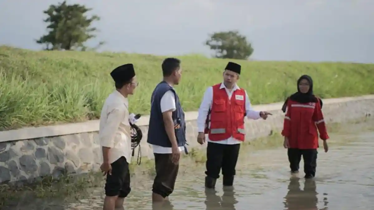 Rektor USM Apresiasi Mahasiswa yang Terlibat Penanganan Banjir Demak Melalui MBKM