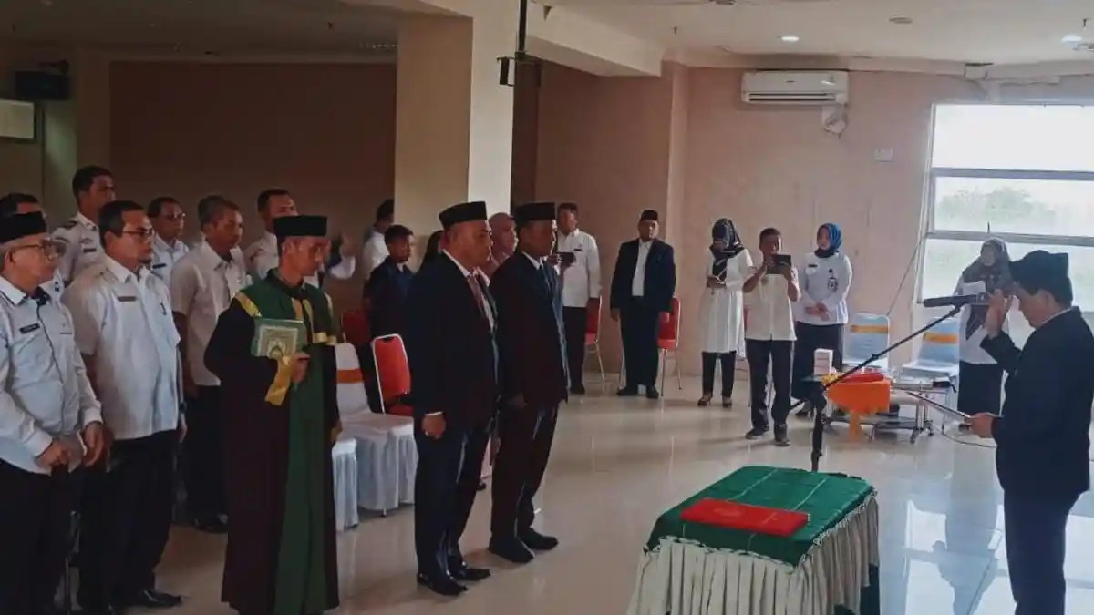 Lantik Dua Anggota KIP,  Pj Bupati Simeulue Ingatkan Soal Etika Demokrasi