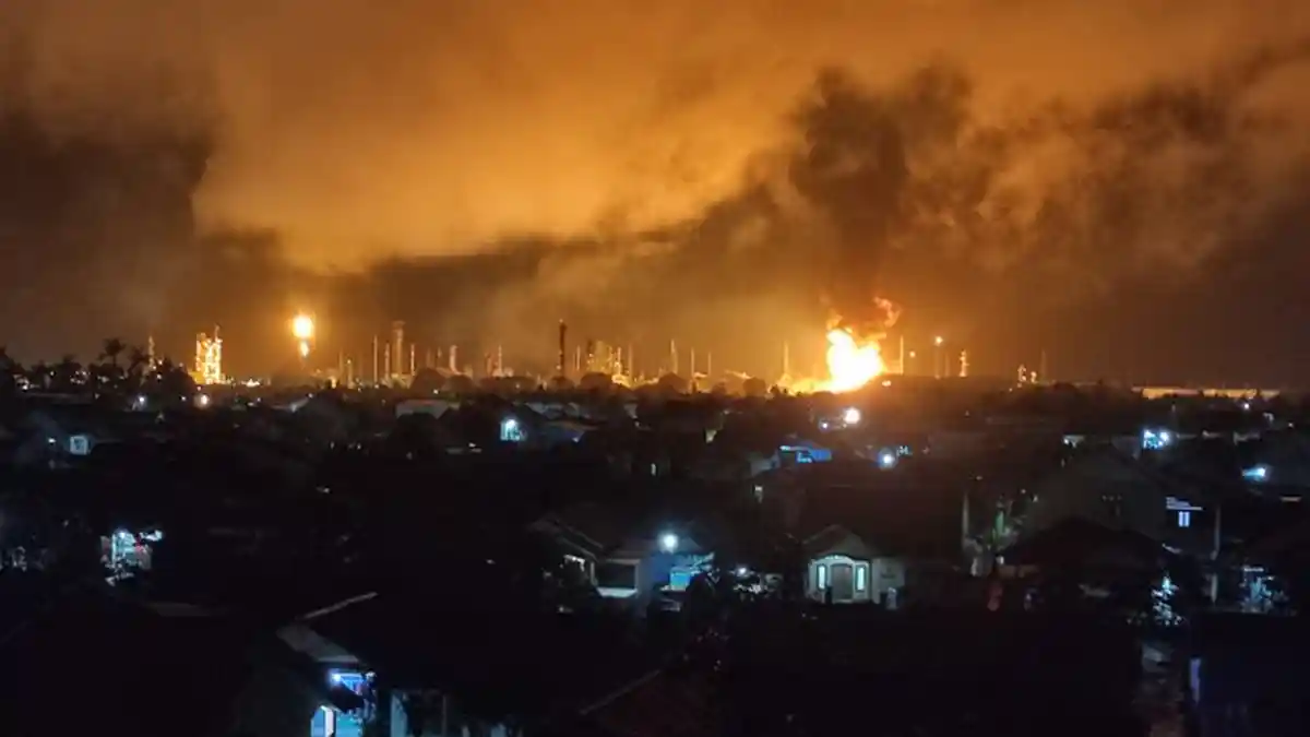 Warga Panik Berhamburan saat Tangki Kilang Pertamina Cilacap Terbakar, Sebagian Langsung Mengungsi