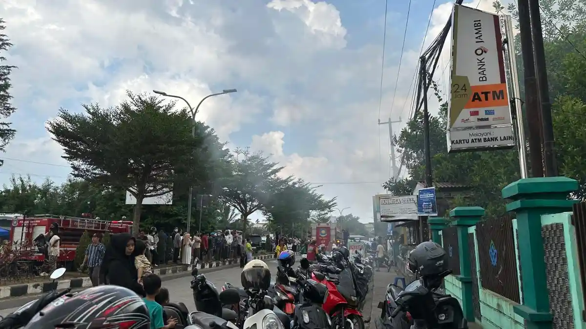 Kebakaran di UIN STS Jambi Gedung Telanai Diduga Berasal dari Ruang Penyimpanan Berkas