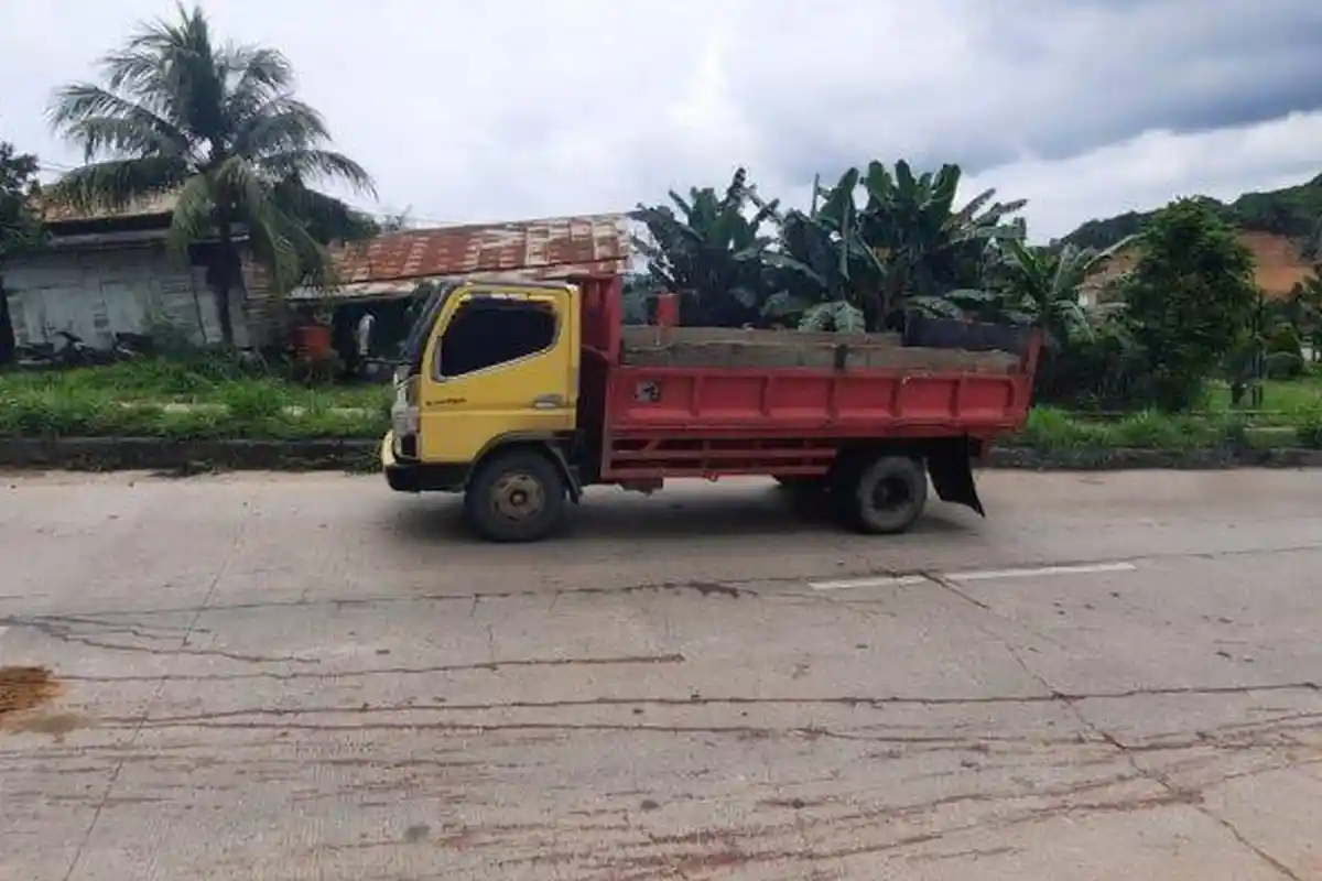 Kecelakaan Maut Tadi Siang Pukul 11.00, Pemuda Tewas Tergeletak di Jalan, Warga Duga Tertabrak Mobil